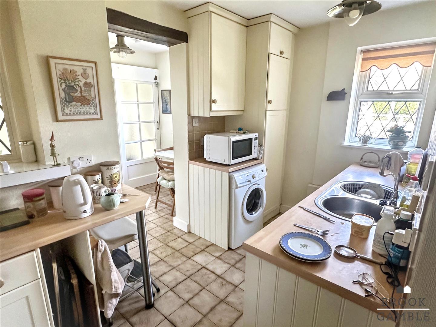 2 Bedroom House. Church Street in Eastbourne,  12